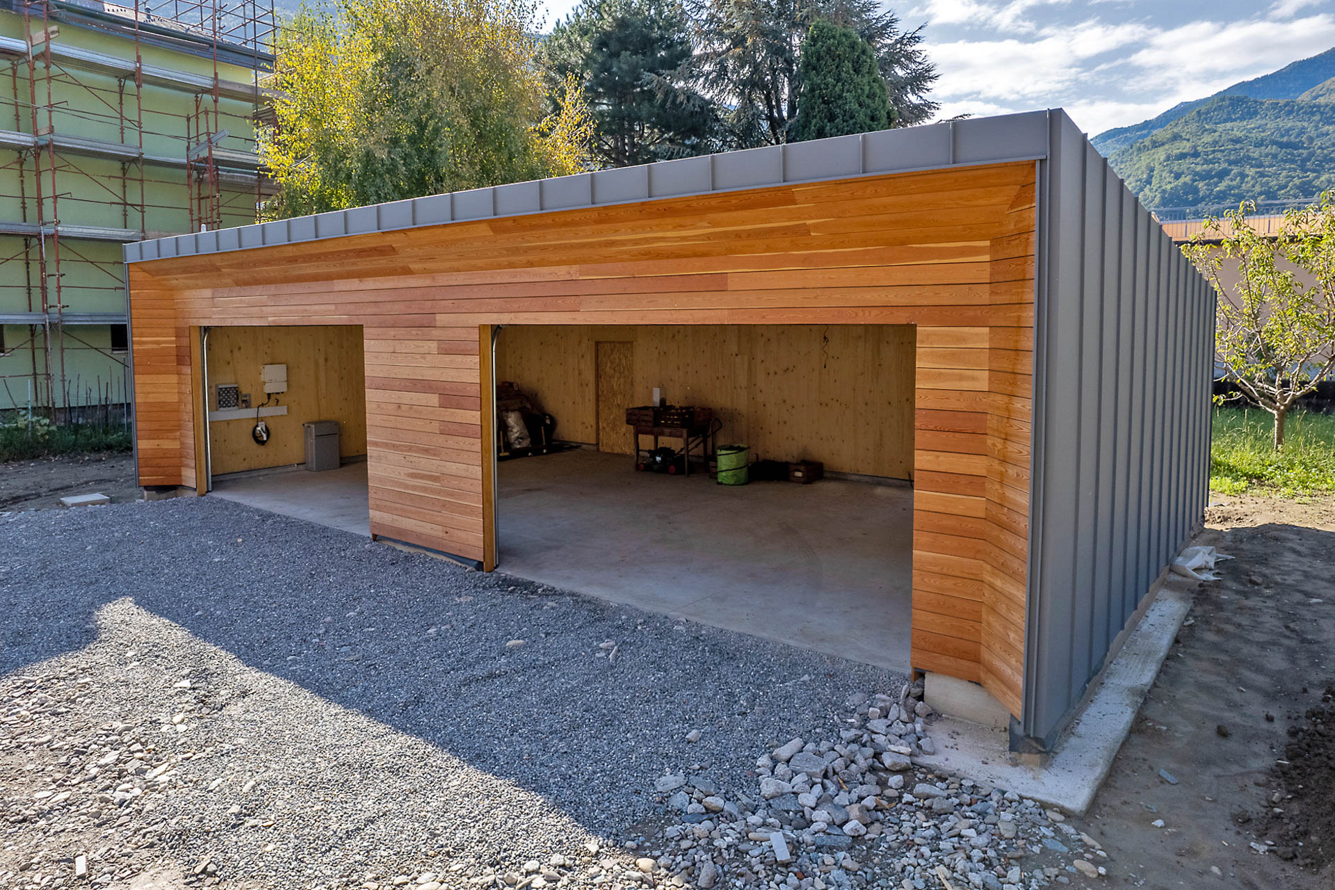 Garage privato costruito in legno con struttura prefabbricata