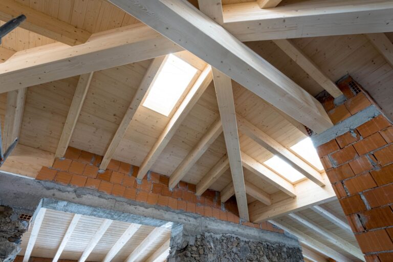 ristrutturazione Ristorante San Carlo a Chiuro: realizzazione tetto in legno