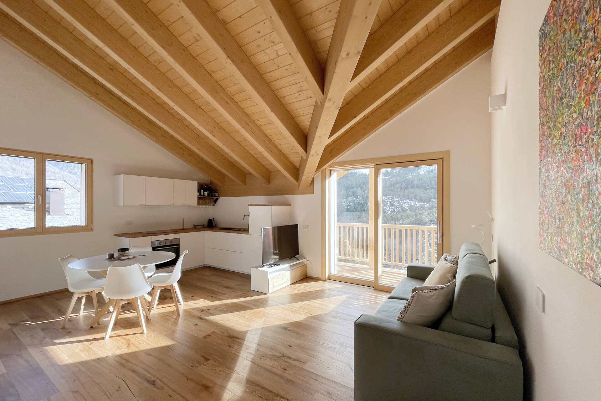 casa in legno con tetto in legno