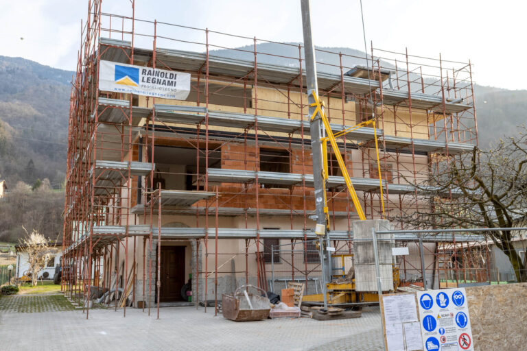 sopraelevazione in legno: casa in muratura con sopralzo in legno - Rainoldi Legnami